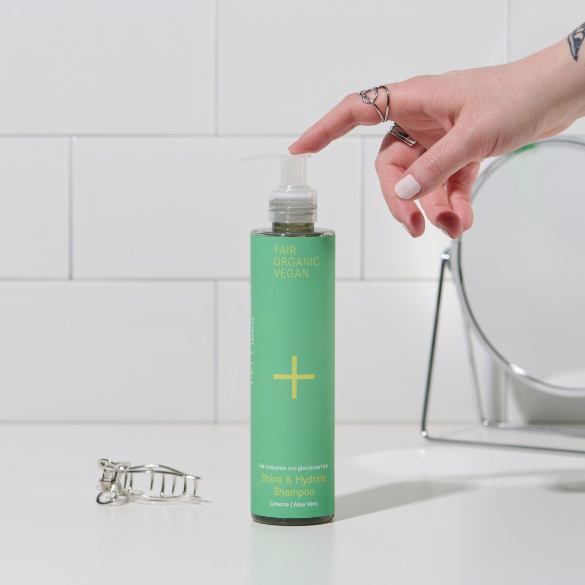 Shine & Hydrate Shampoo von i+m Naturkosmetik