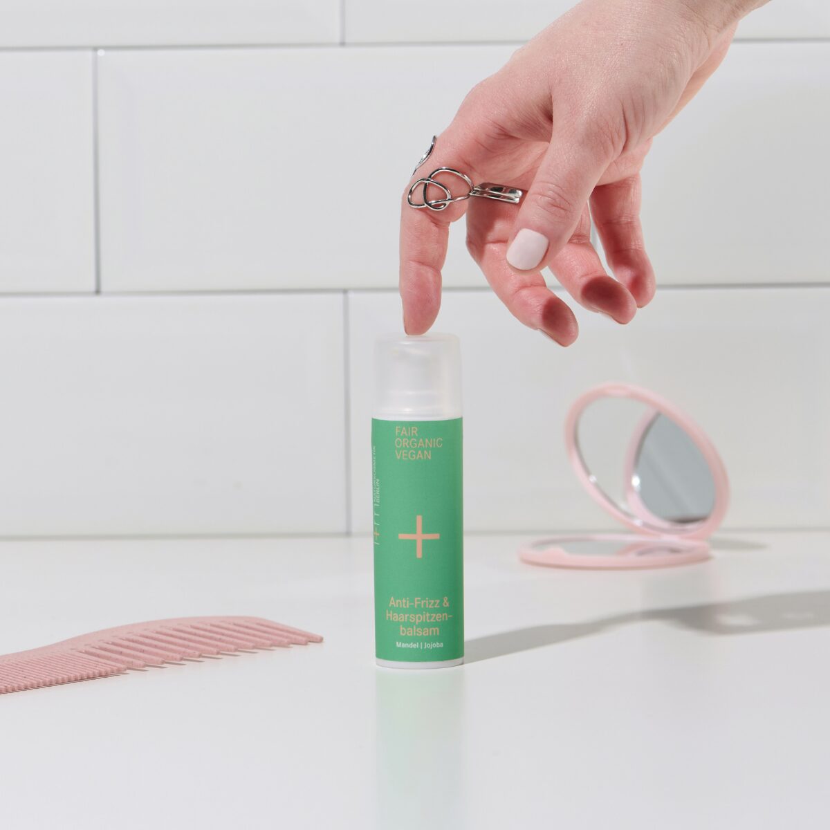 Anti-Frizz & Haarspitzenbalsam von i+m Naturkosmetik