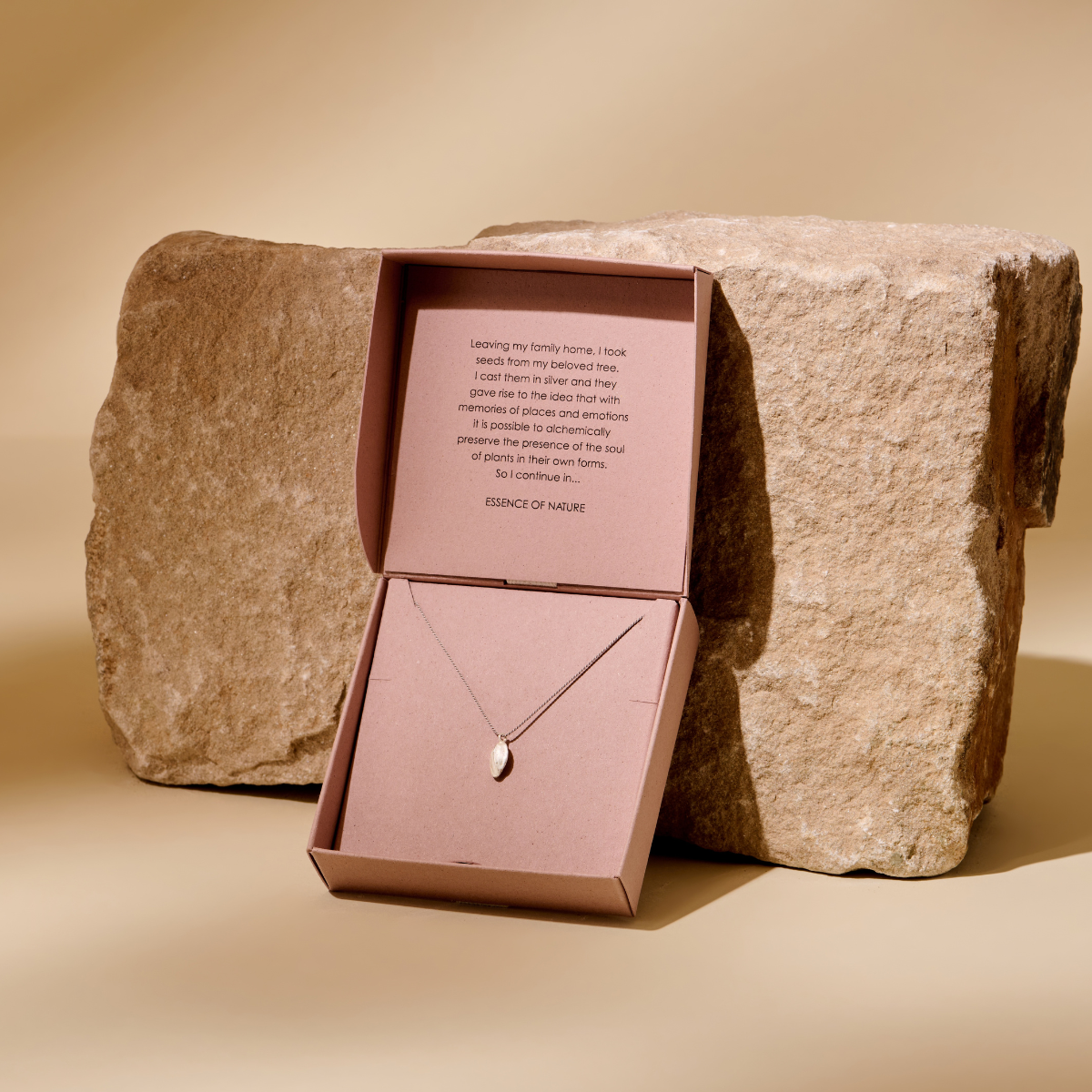 Halskette „Seeds of Wisdom“ von i+m Naturkosmetik